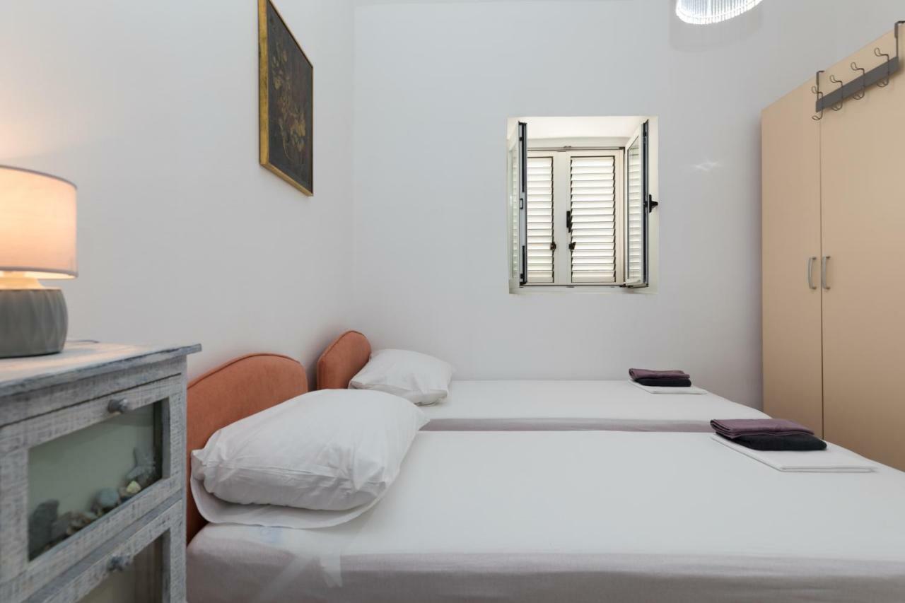 The View Apartment Mimice Bagian luar foto