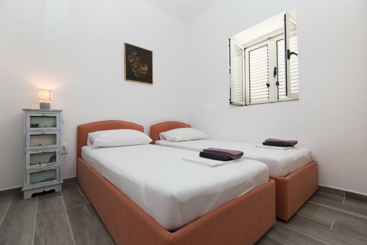 The View Apartment Mimice Bagian luar foto