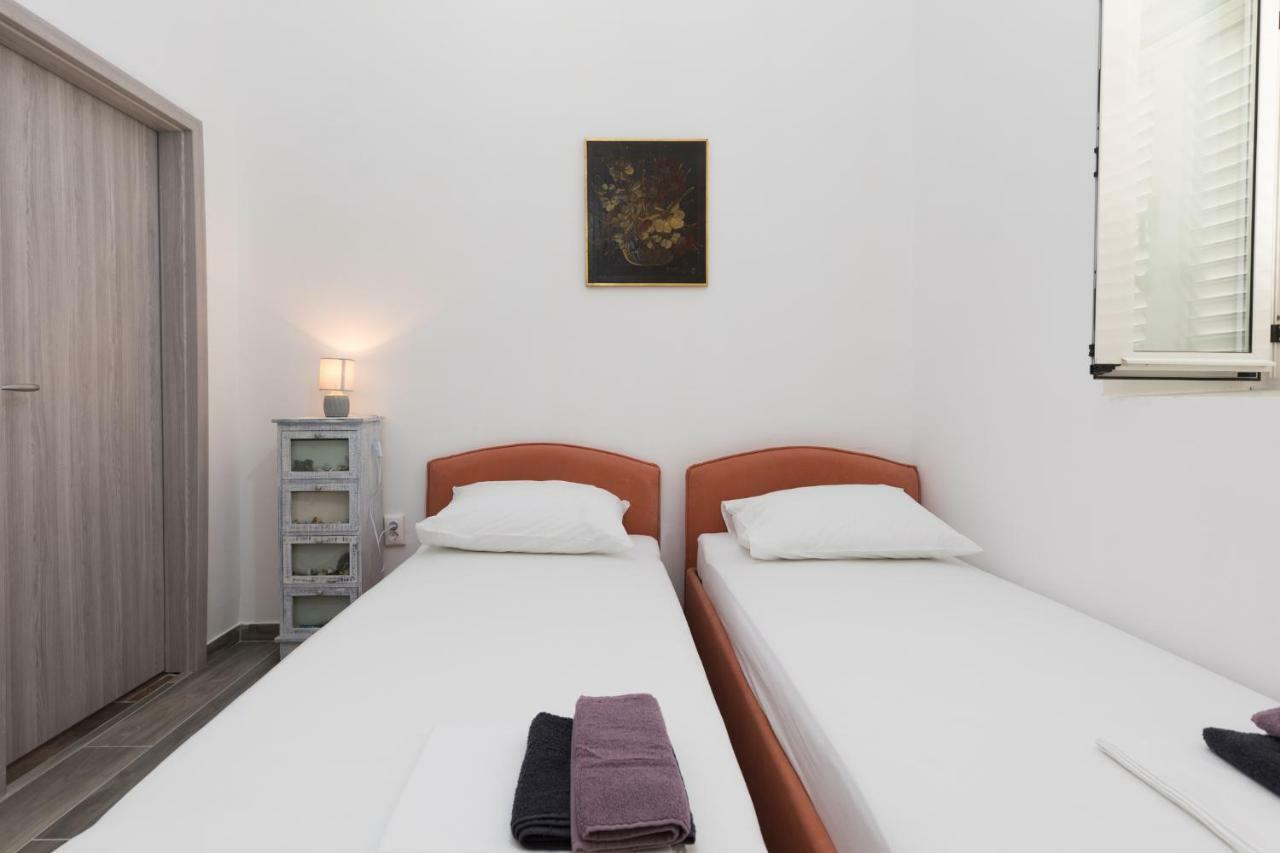 The View Apartment Mimice Bagian luar foto